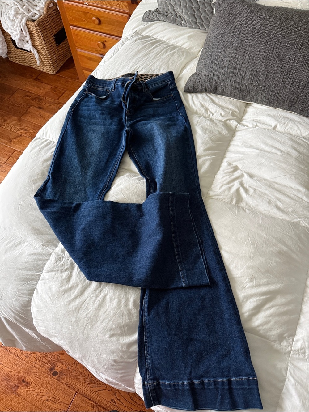 High-Rise Wide Leg Jeans in Dark Blue